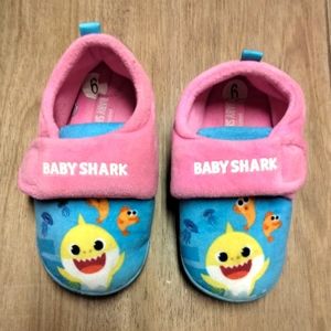 BABY SHARK SLIPPERS